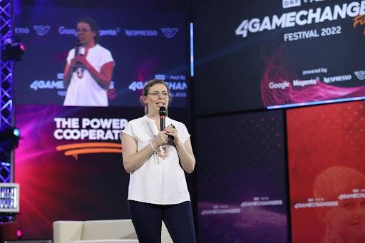 Anna Vainer talking on stage at 4GameChangers event